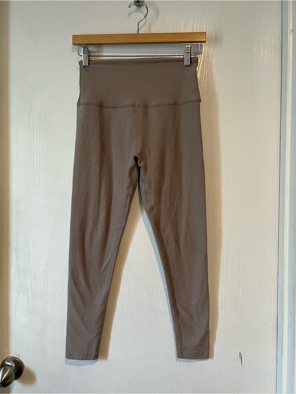 Beyond Yoga High waist Beige Tan leggings Women size Medium